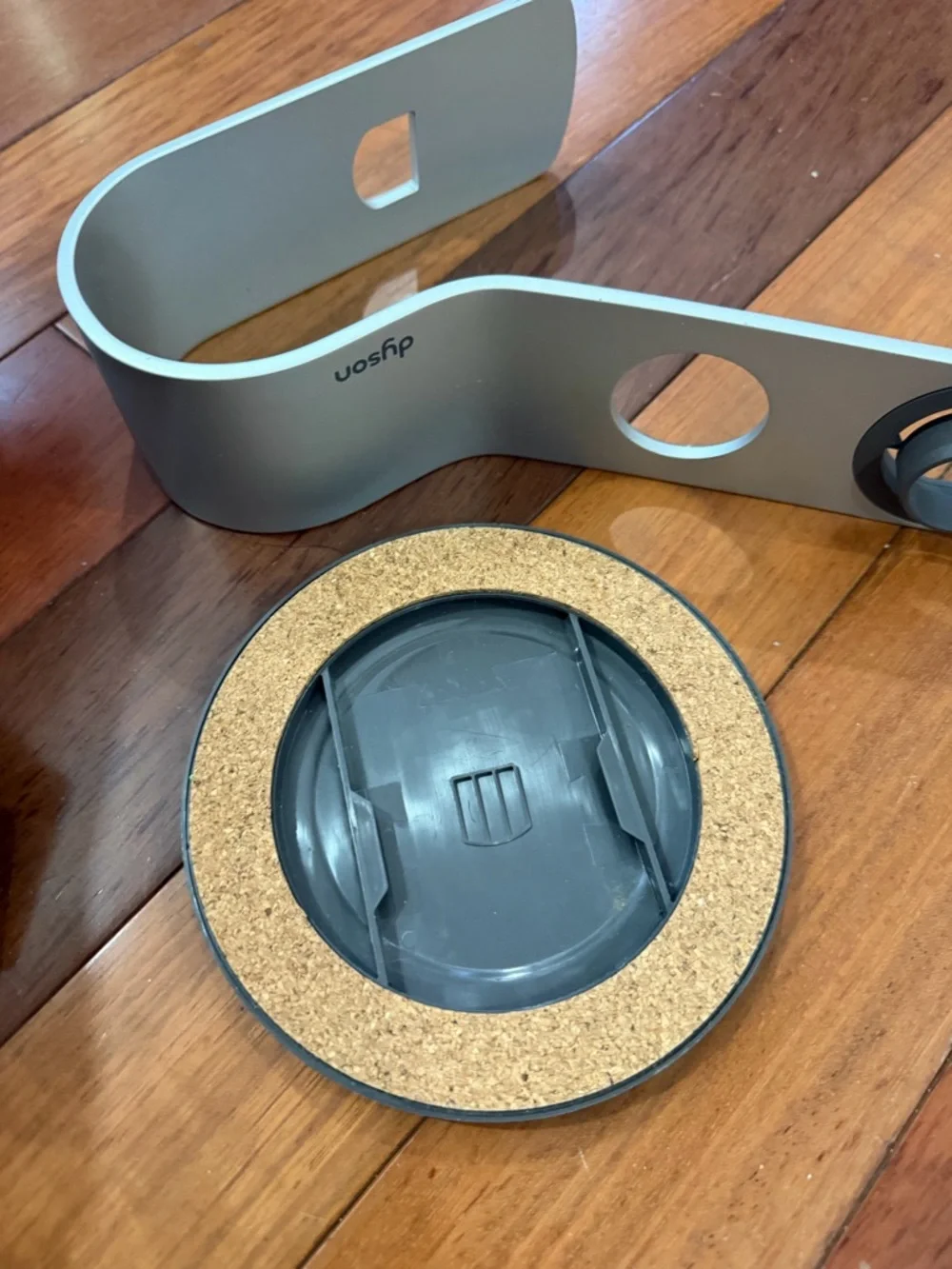 Dyson  Accessories and stand - Picture 3 of 3